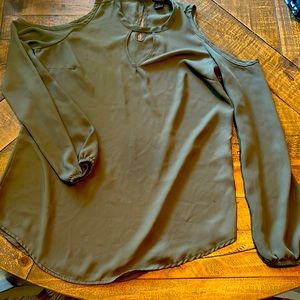 Rue 21 Green cuffed long sleeve blouse